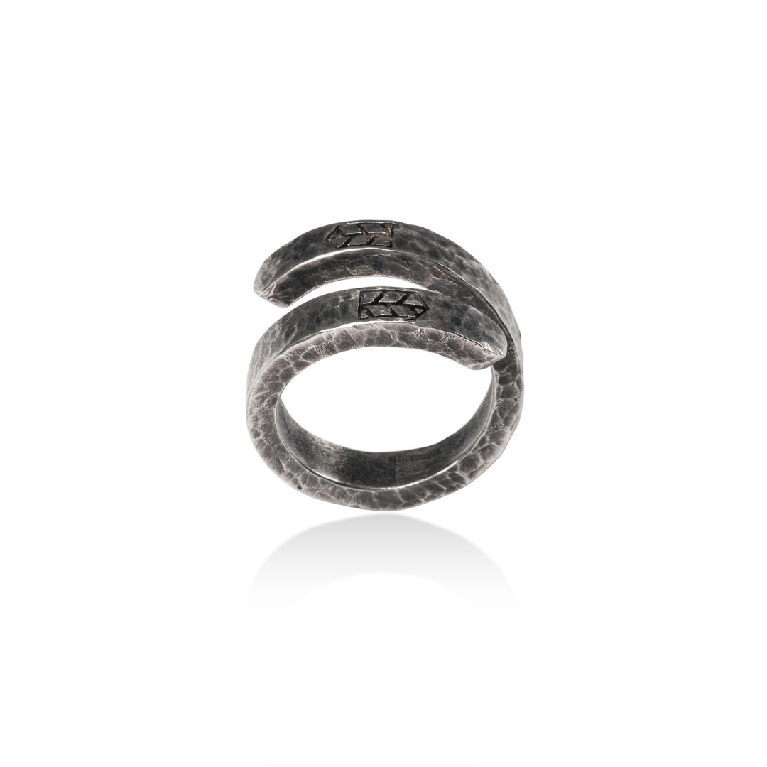 Artisan crafted Freedom Ring - Scars - Bleu Nomade Made in Italy following traditional jewelry techniques.